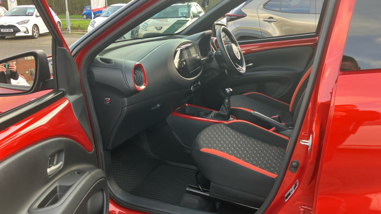 Toyota Aygo X 1.0 VVT-i Edge 5dr Petrol Hatchback